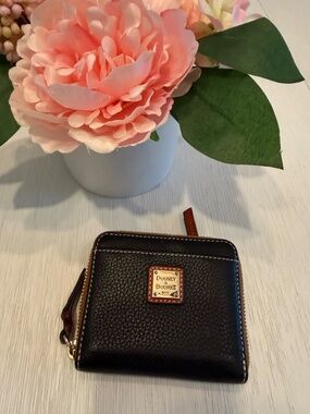 Dooney & Bourke Small Zip Around Leather Wallet | Pebble Leather | Compact | EUC